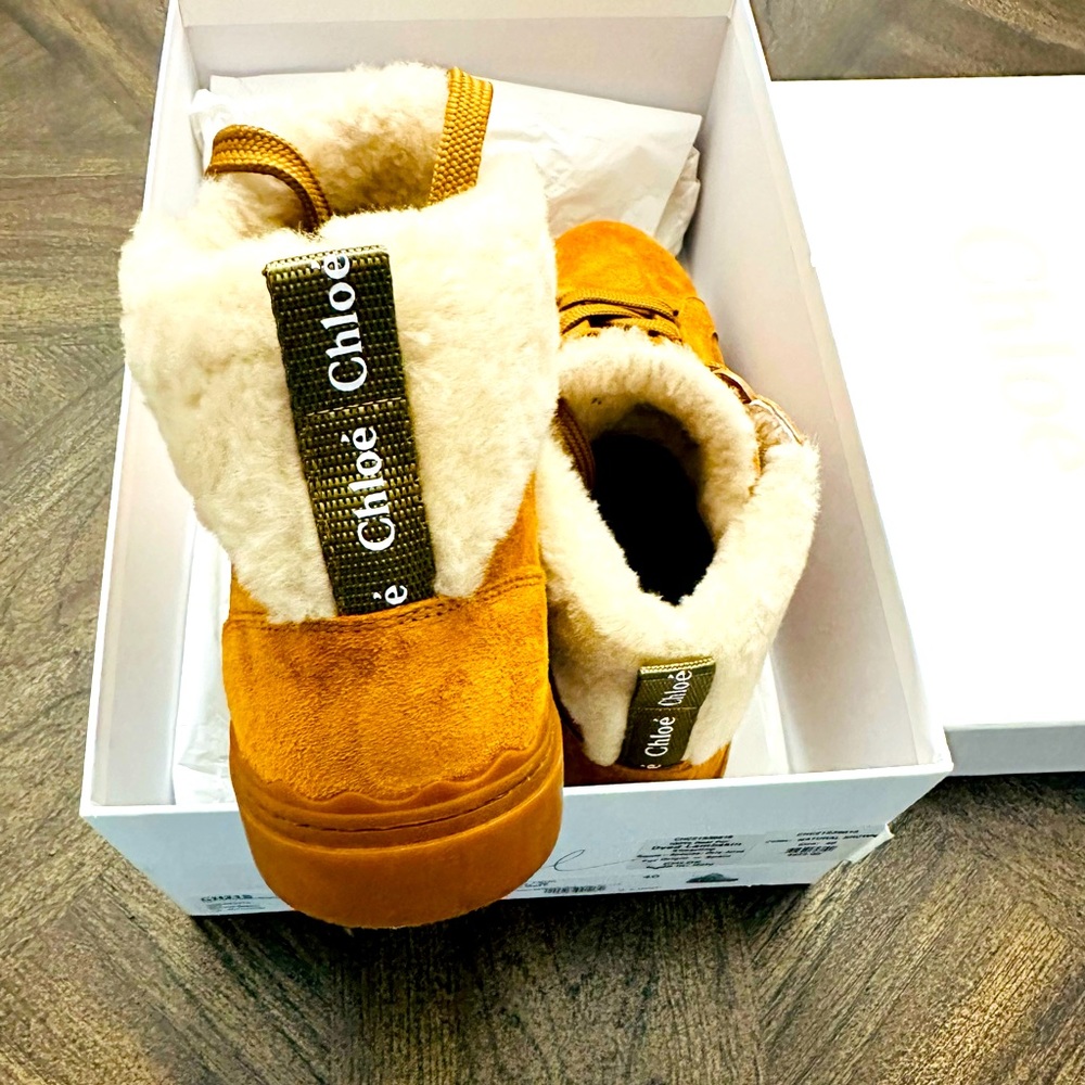 💕Make an offer💕CHLOE LAUREN SNEAKERS.